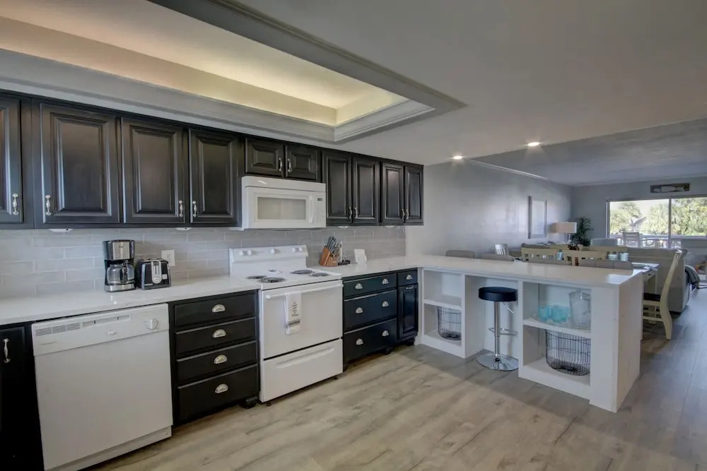 528 El Matador 2 Bedroom Condo by RedAwning