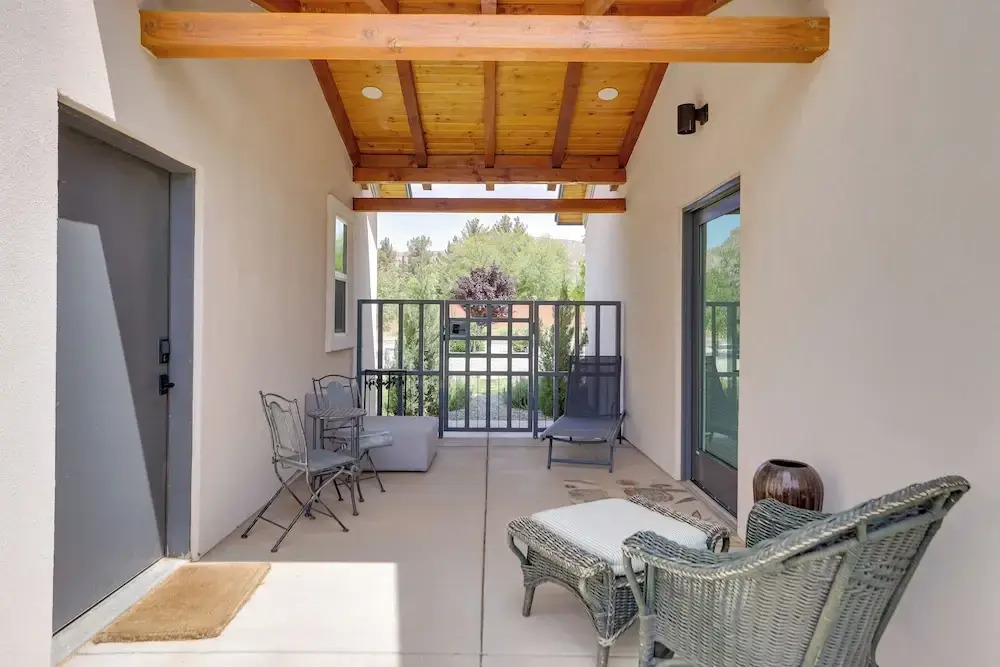 Hot Tub & Views! Modern Home 15 Mi to Zion NP