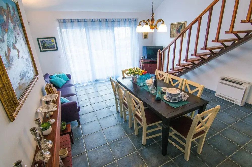 Inviting 7-bed Villa in Maslinica