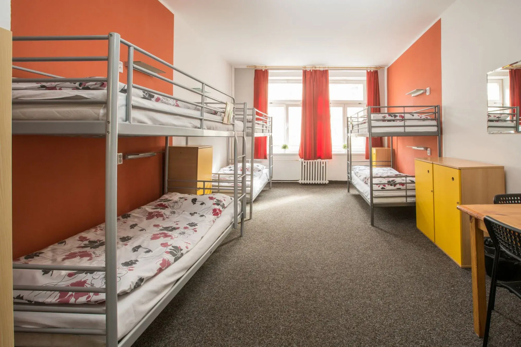 Hostel Advantage