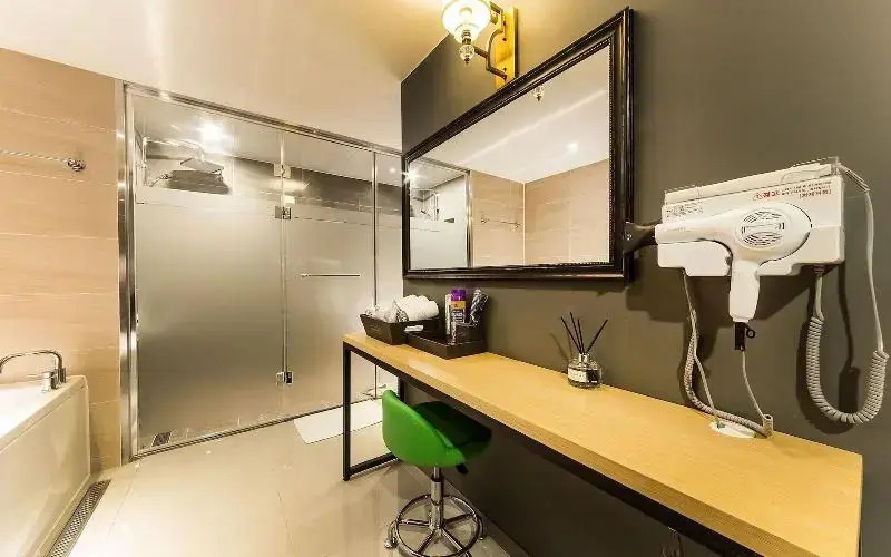 Docking Hotel