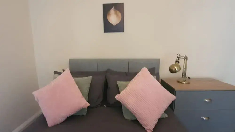 Room in Guest Room - Single Room in Coventry