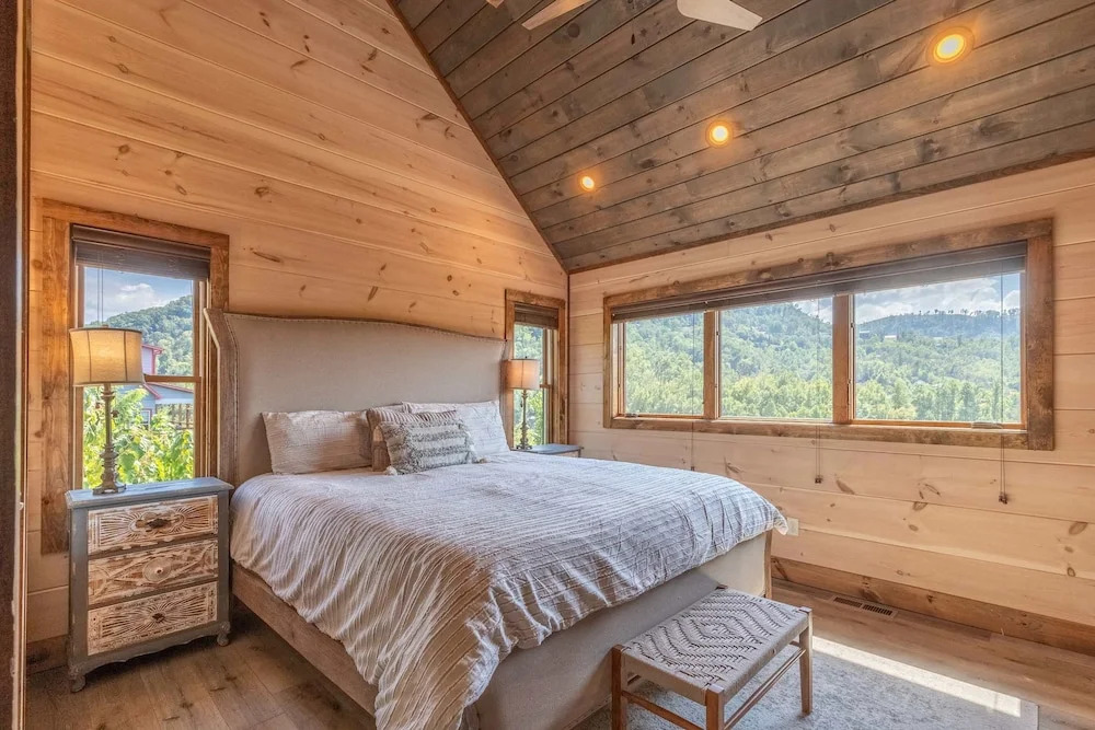 New Lux 4 King Suites Gamerm Hot Tub Views