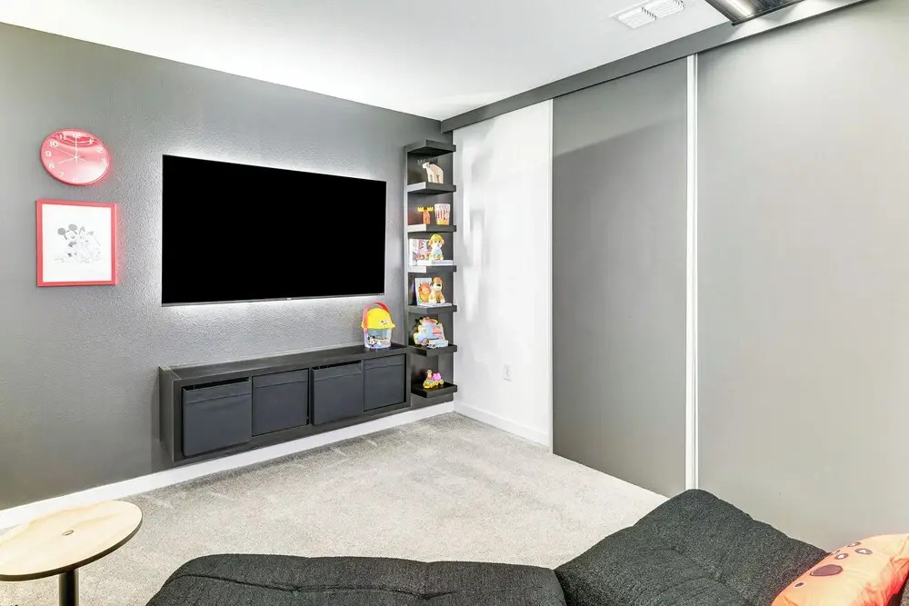 4 Mi to Disney! Pet-friendly Home w/ Pool Access