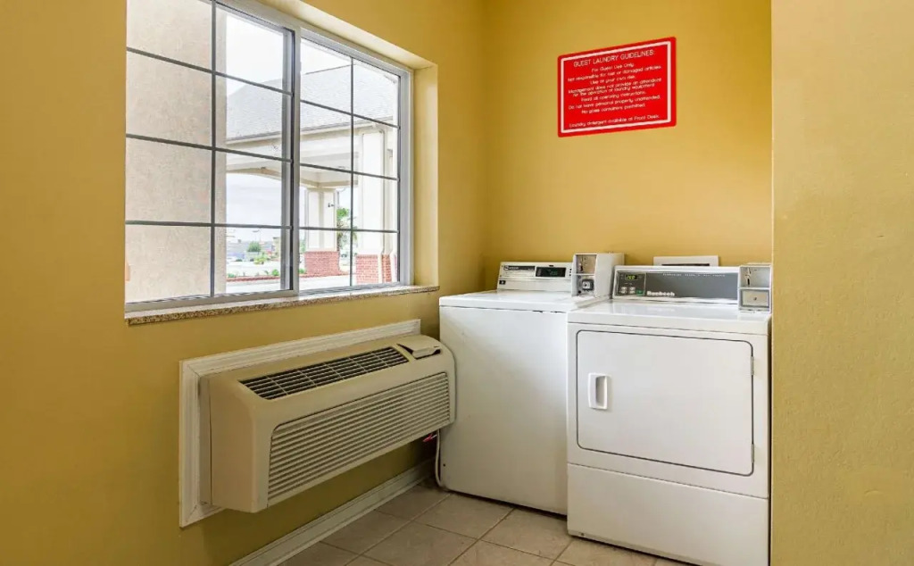 Bryant Inn And Suites