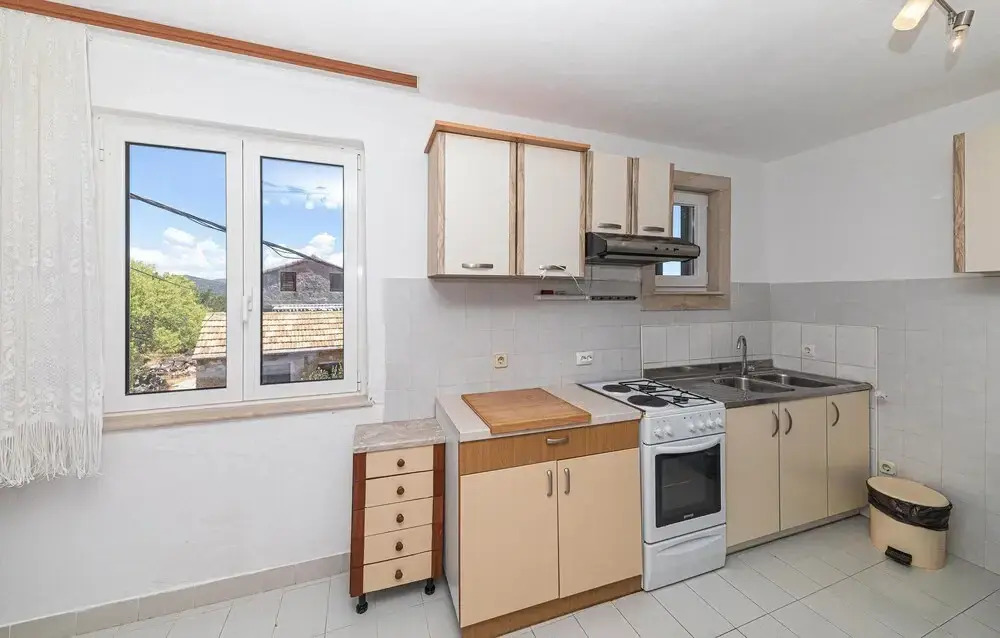 Beautiful Home in Drvenik Mali With Wifi and 4 Bedrooms
