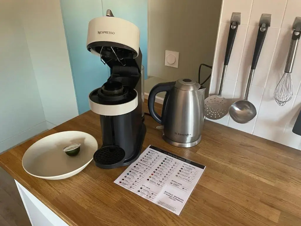 Au cœur du vieux Toulon au calme appartement rénové climatisé confortable étage élevé avec ascenseur proche parking et toutes commodités