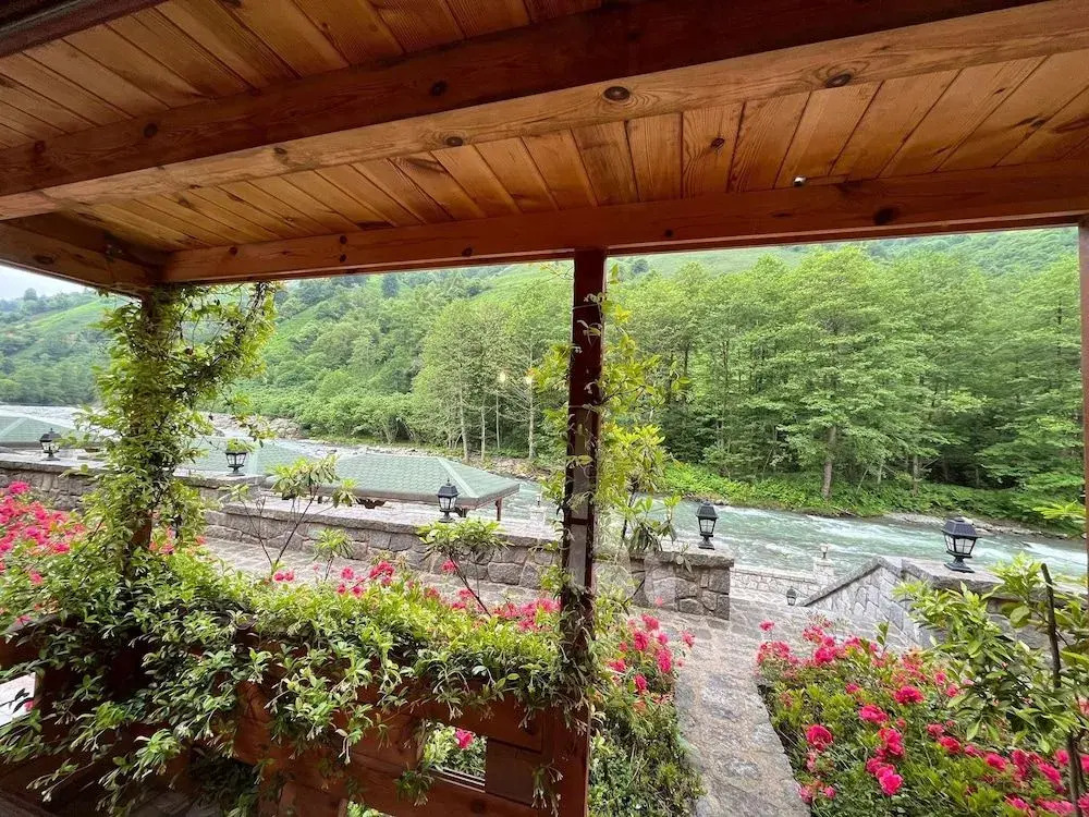 Teona Caglayan Bungalov