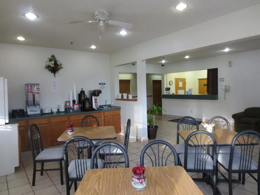 Westbridge Inn & Suites