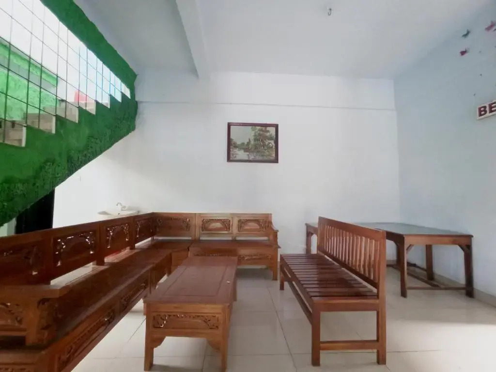 OYO 90093 Dw Hotel