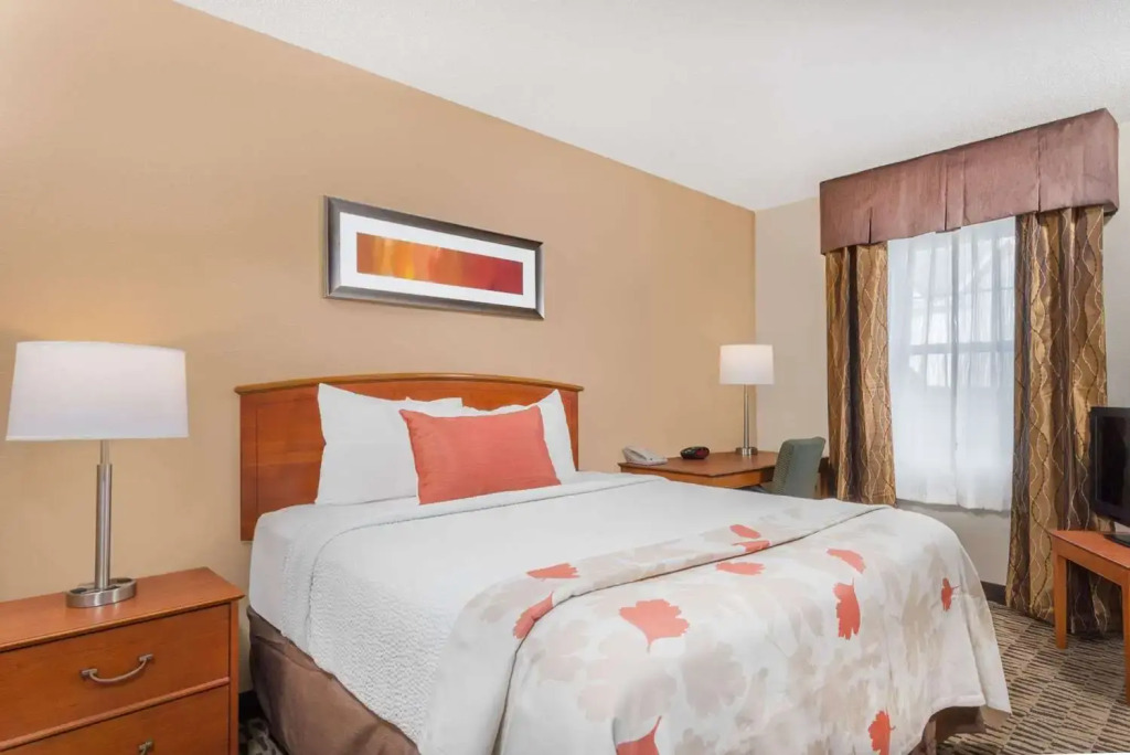 Hawthorn Suites by Wyndham Louisville North