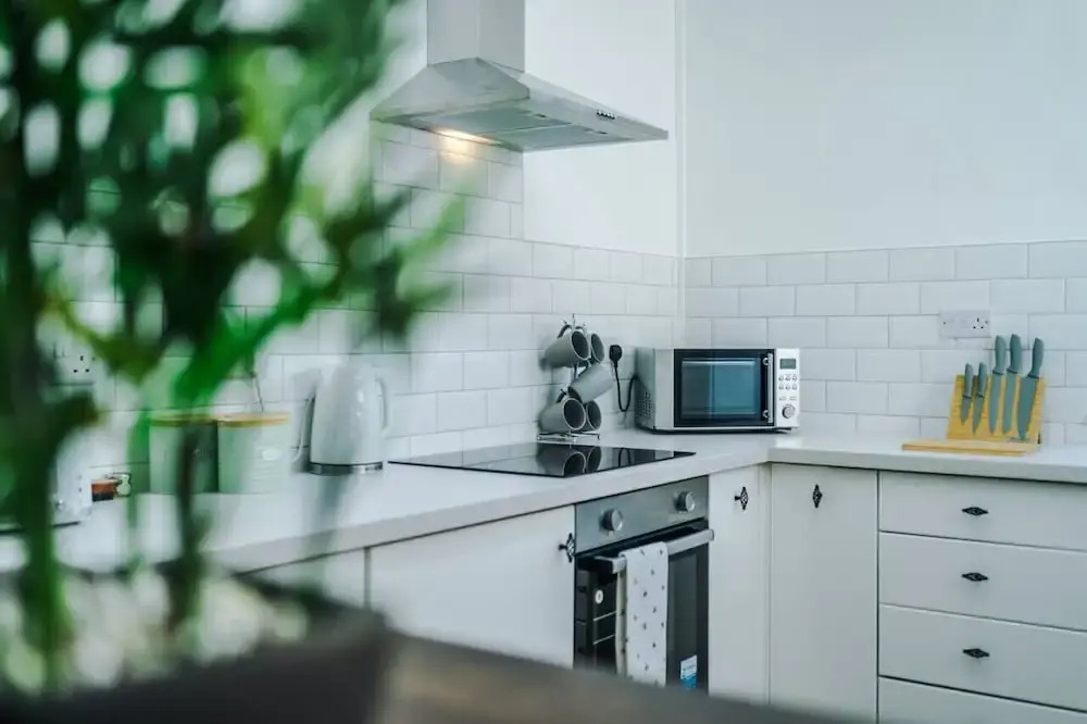 Comfy Four Bedroom House with parking