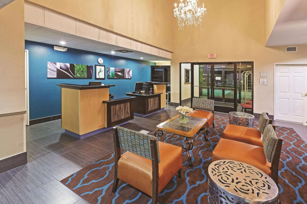 La Quinta Inn & Suites by Wyndham Pasadena