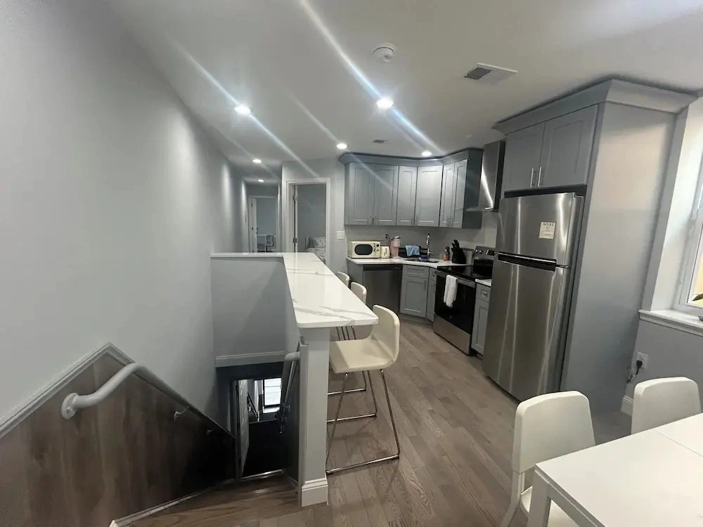 Cozy 2-3 Bedroom Apartment in Center City