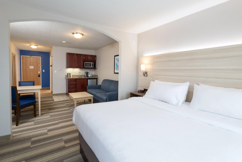 Holiday Inn Express Hotel & Suites Detroit-Utica by IHG
