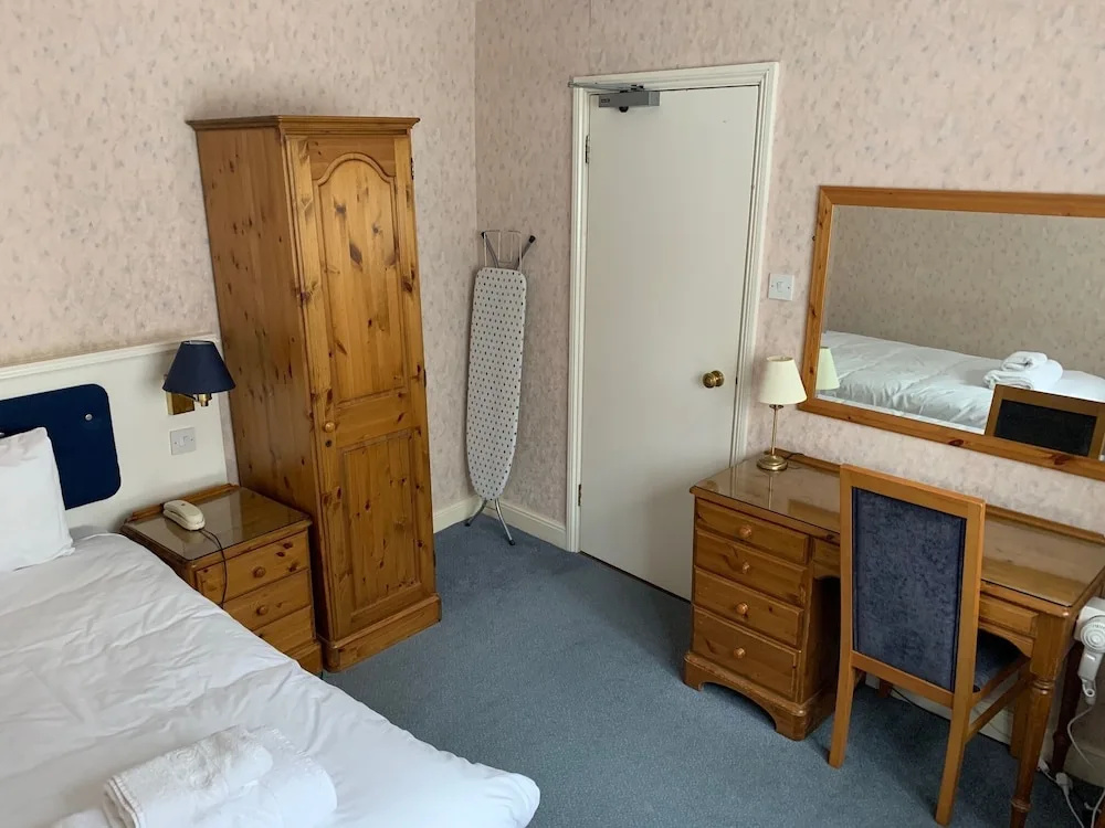 Yelfs Hotel