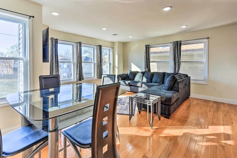 Bright Irvington Home ~ 2 Mi to Prudential Center!