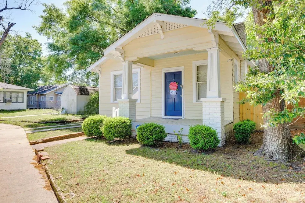 Lovely Mobile Home w/ Smart TV: 2 Mi to Downtown!