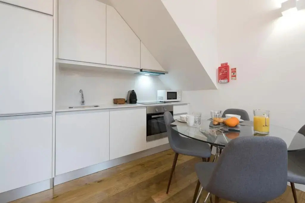 LovelyStay - Cozy Duplex with Patio right off train&metro station