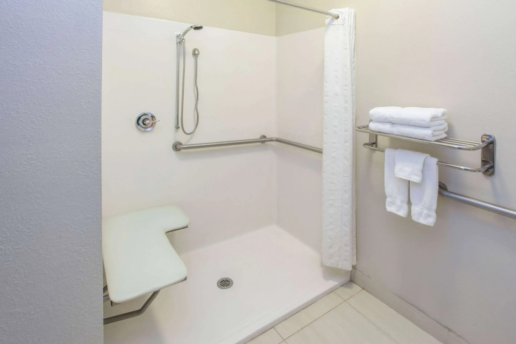 Hawthorn Extended Stay by Wyndham Bloomington
