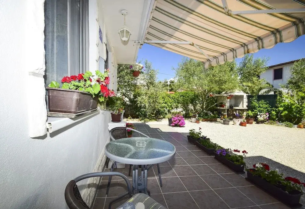 Apartments Mira Vir