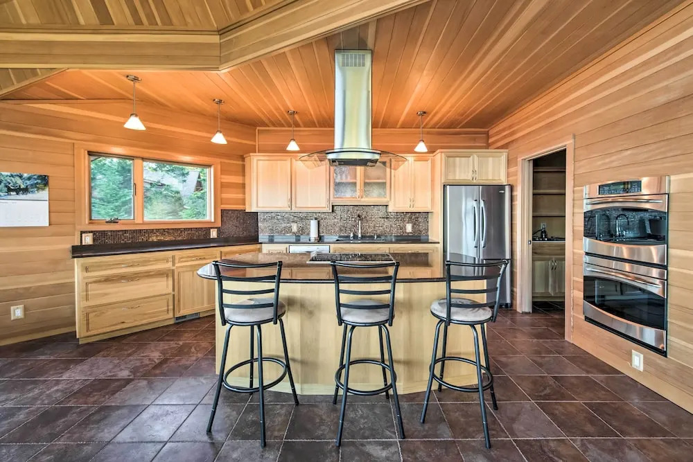 Marrowstone Island Home: 20 Mins to Port Townsend
