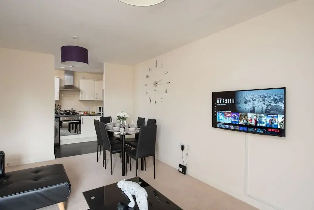 Luxury 2 Bed Flat by the Canal