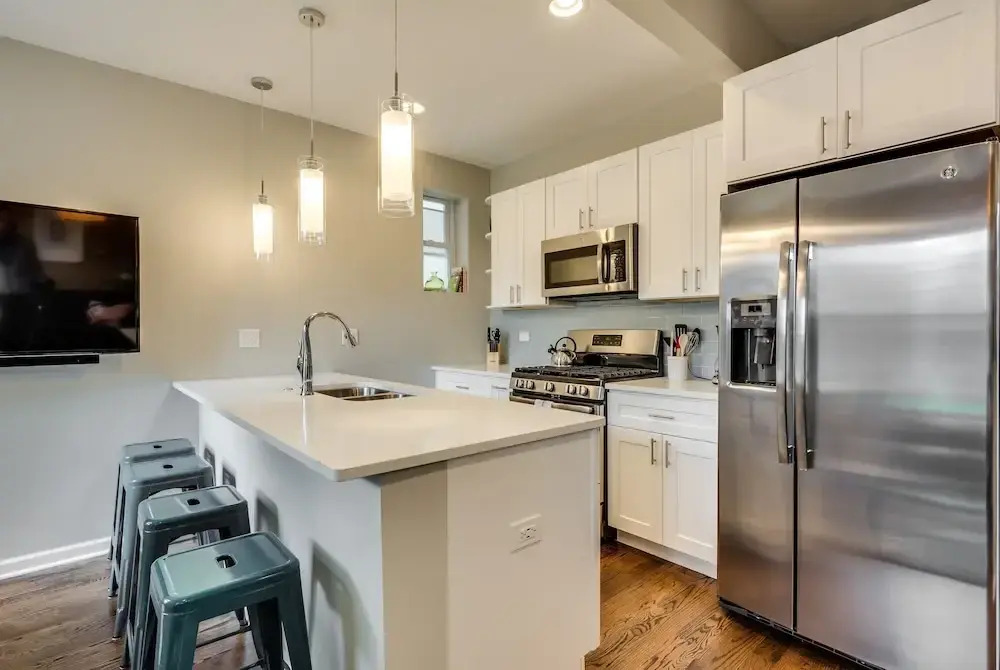 Vibrant & Stylish 4 Bed Condo near Humboldt Park by AllSet Turnover