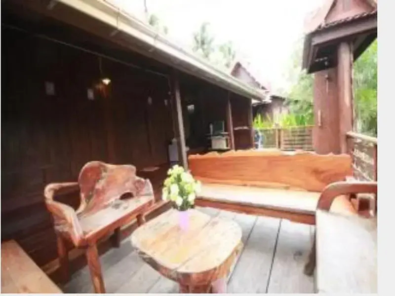 Ruan Amphawa(เรือน อัมพวา)