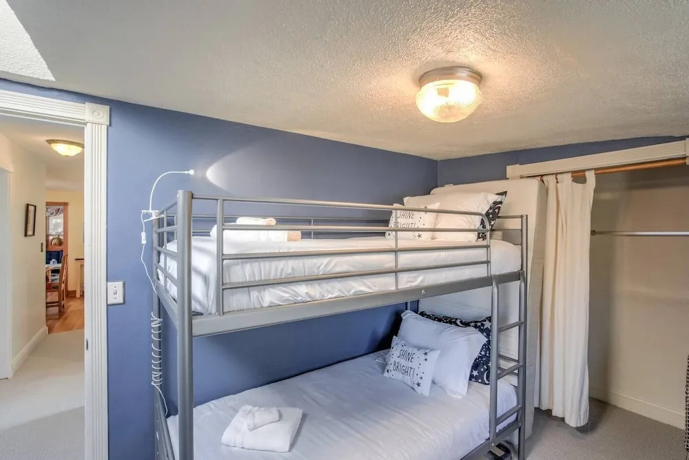 Pet Friendly 1900 Classic 3 Bedroom Value