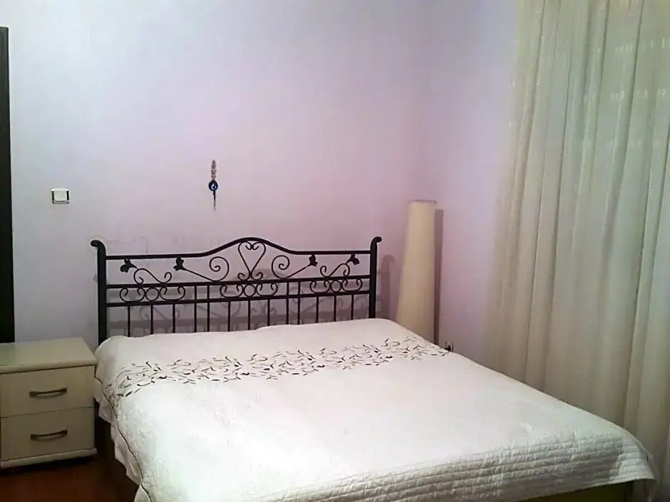 New Istanbul Aiport 13 km- Private Bath & Balcony