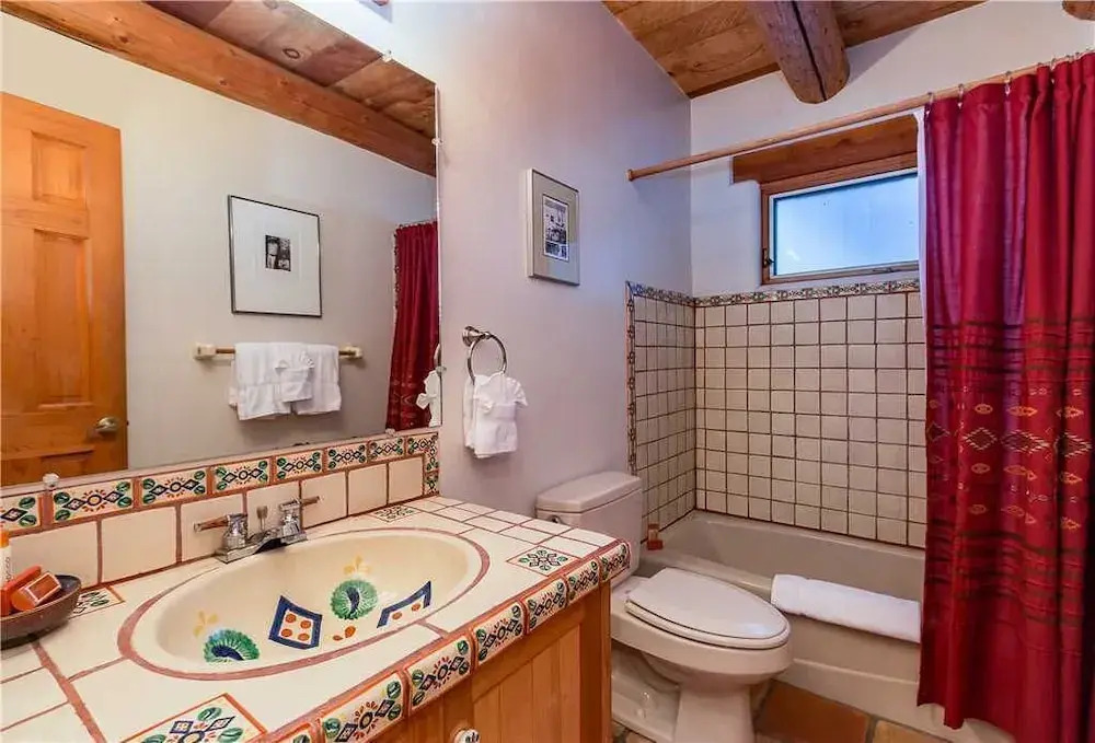 Alma Compound Casita, 1 Bedroom, Sleeps 2, Walk to Plaza, Fireplace, WiFi