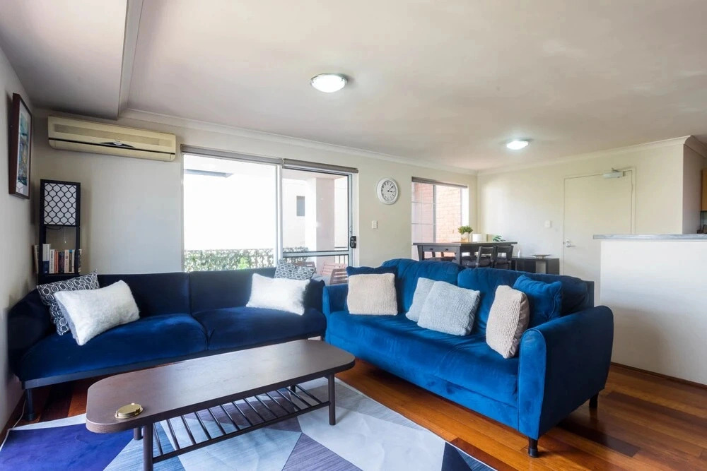 Roomy & Light-filled Apartment, Central Location