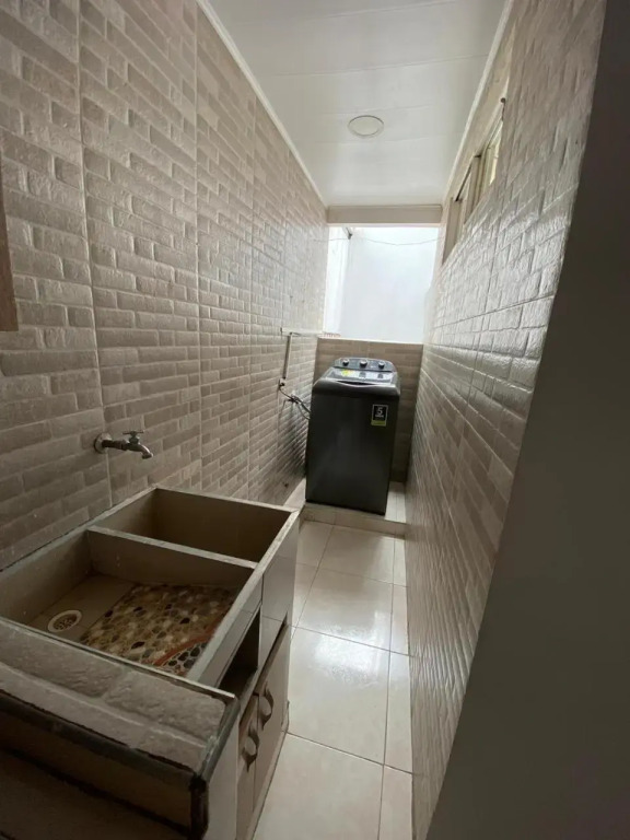 Hermoso apartamento con piscina y ascensor.
