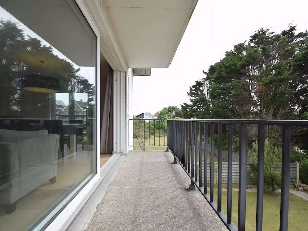 Modern Stay Near the Beach