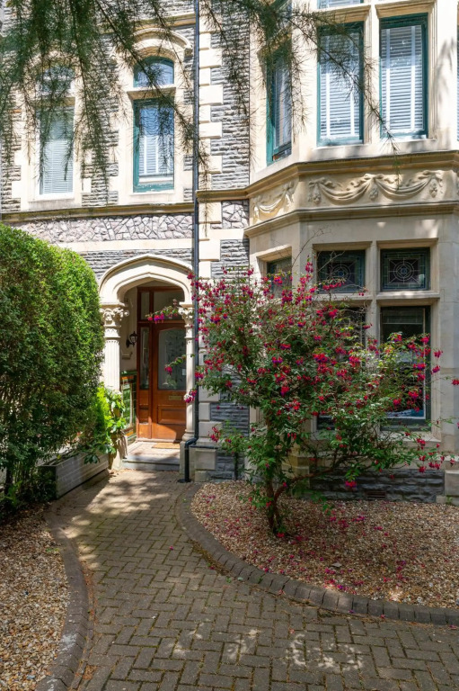 Entire 2 Bedroom Apartment In Central Cardiff