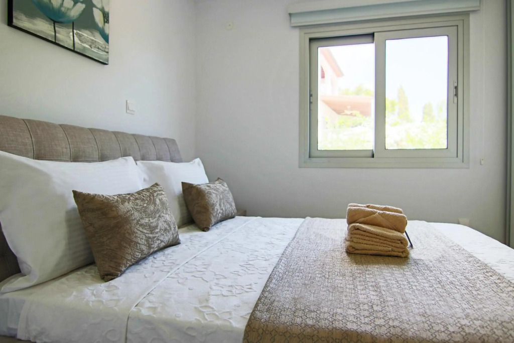 Phaedrus Living: Luxury Villa Ellison