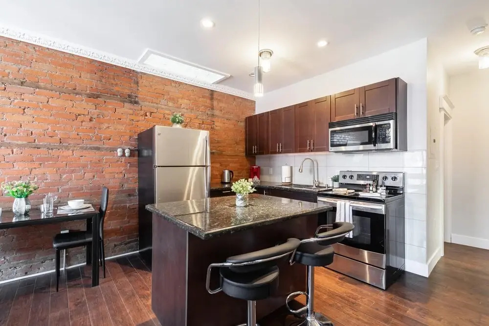 2BR Apt With King Bed Netflix - Near Downtown