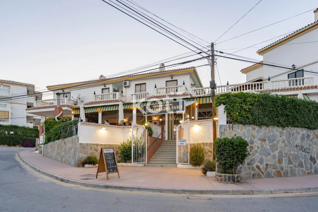 Lovely Loft with swimming pool and sea views Koti Rentals