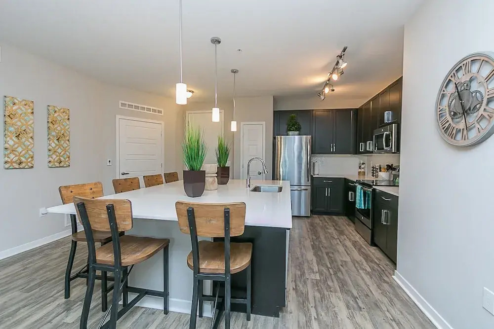 Upscale King, Pool View, Close to Kierland w/Parking (316)