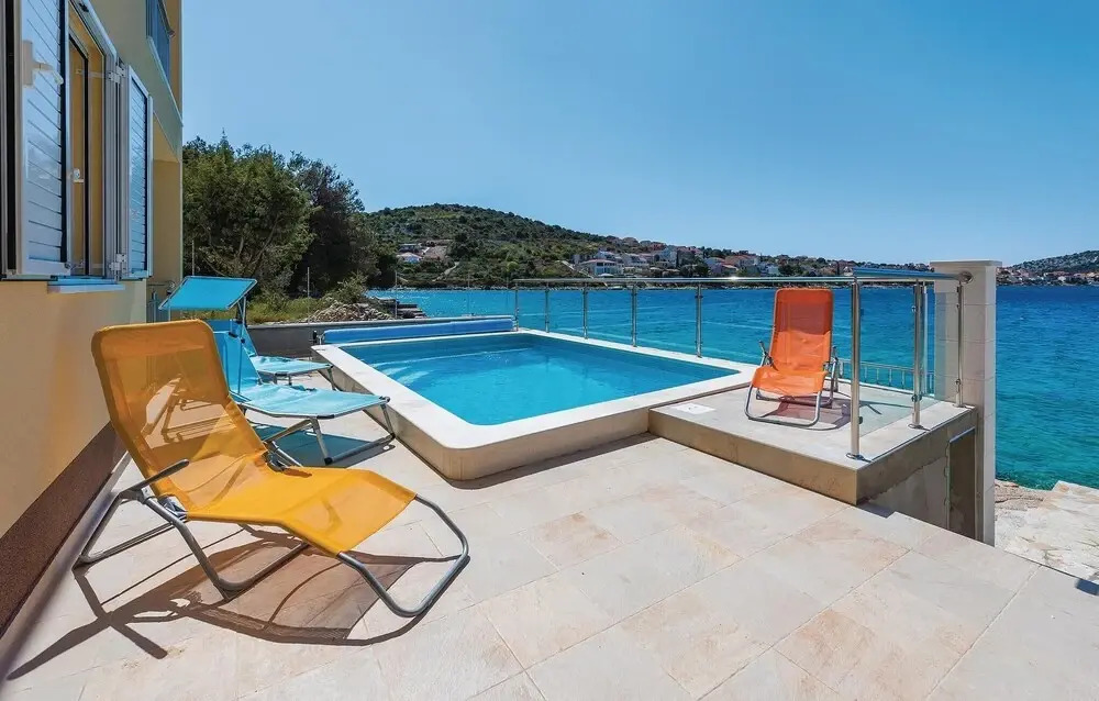 Beautiful Home in Zatoglav With Wifi and 4 Bedrooms