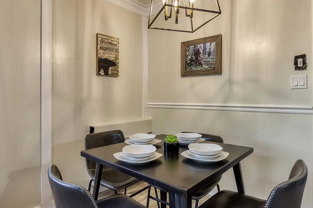 Modern Style 2 Bed Condo Pool in Gatlinburg