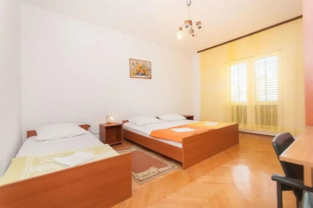 Zri - Low-cost and Spacious - A1