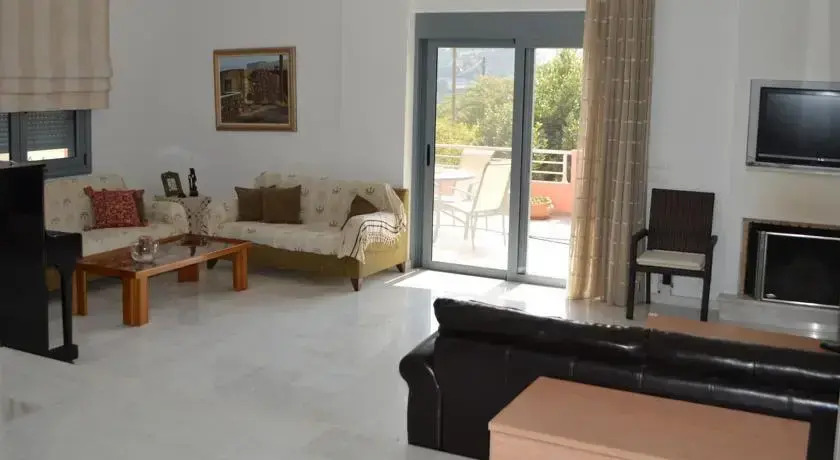 Finikia House