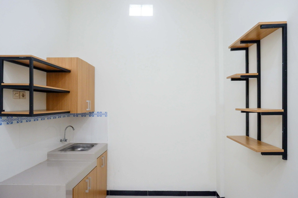 RedDoorz near Terminal Tirtonadi 2