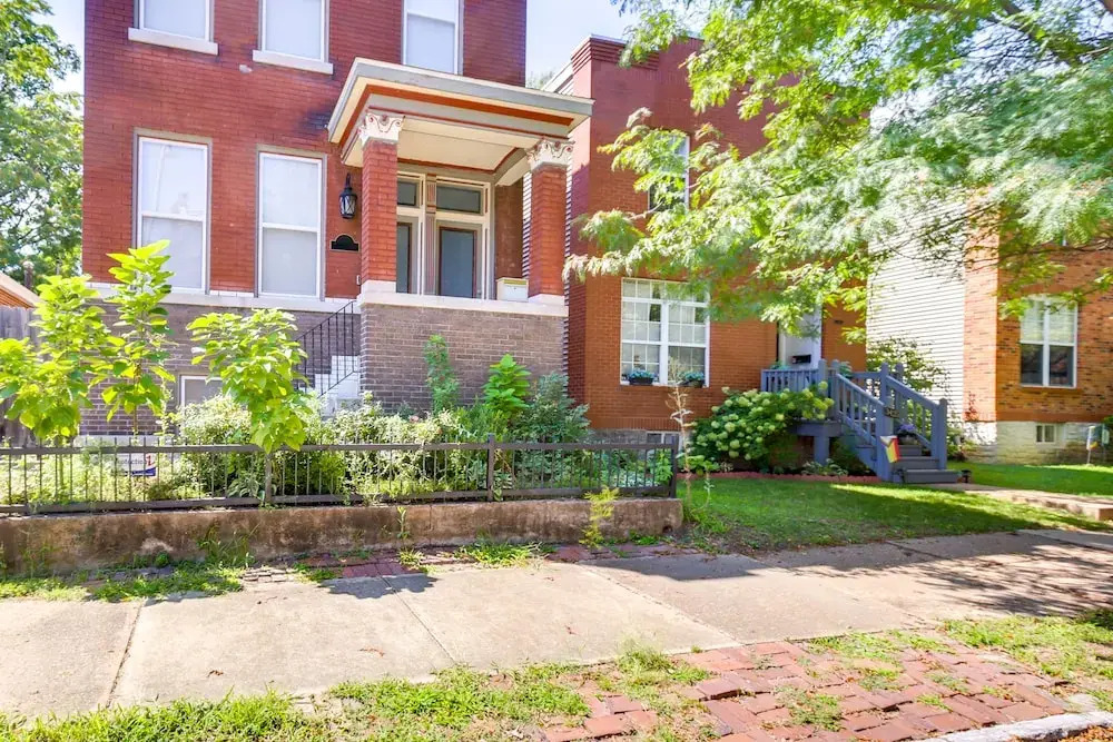 Saint Louis Home w/ Deck: 4 Mi to Downtown!
