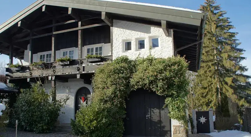 Landhaus am Plattenbichl - Luxus Apartment mit Pool und Sauna - im Sommer Bergbahn inklusive
