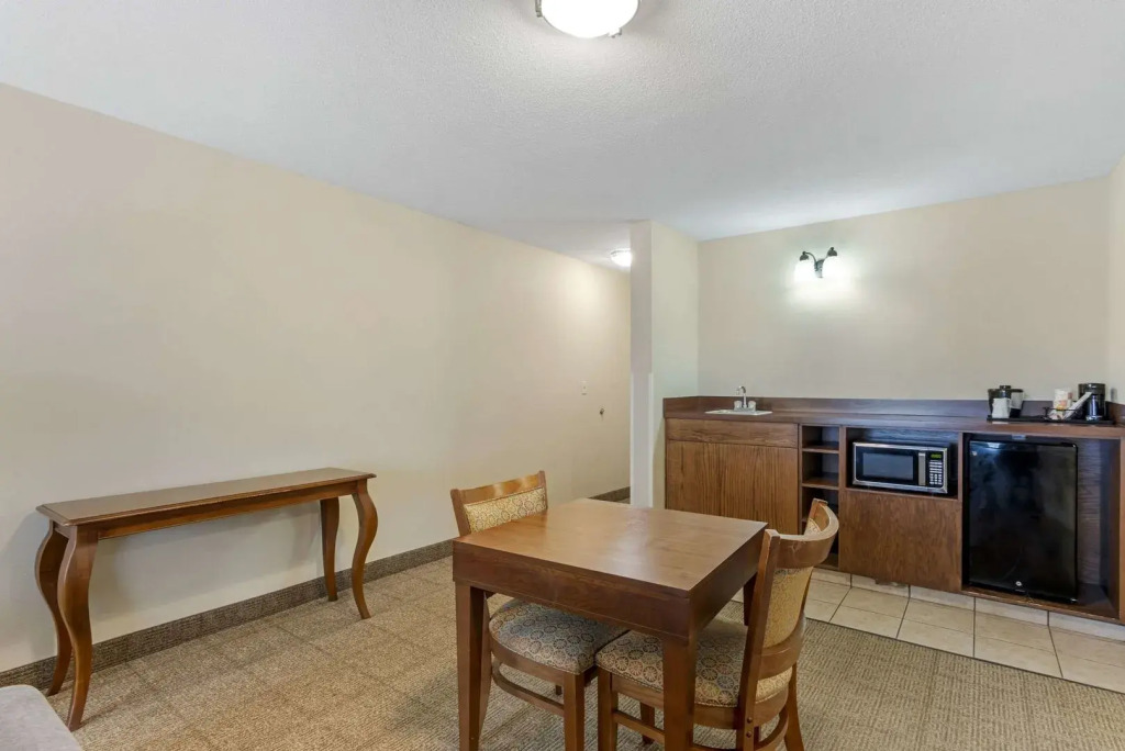 Comfort Inn & Suites Dover near Speedway