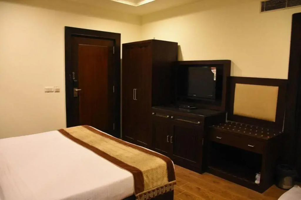 Parkland Kailash Colony
