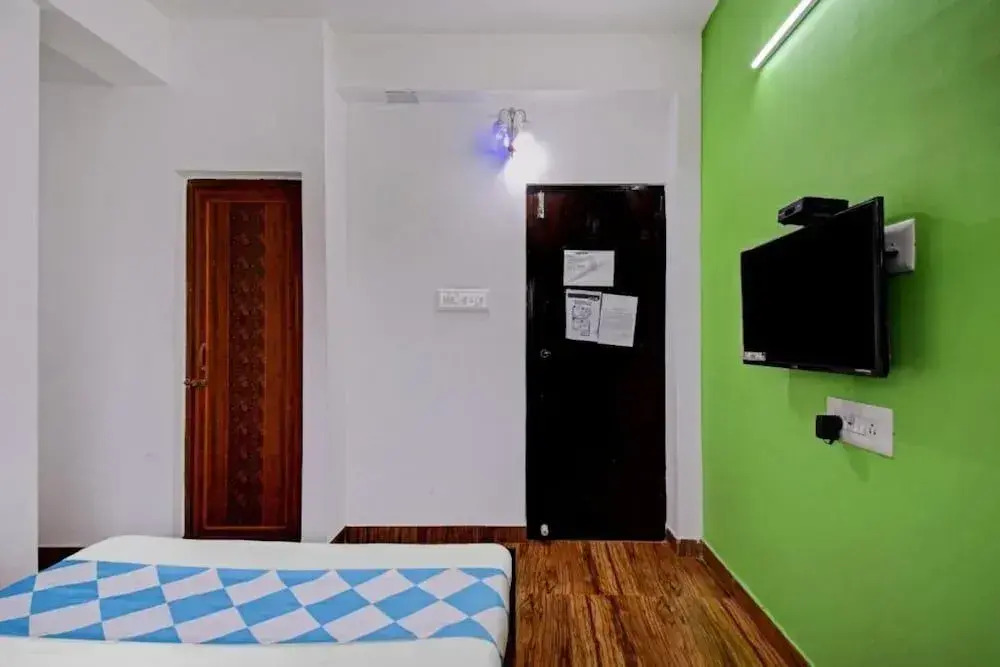 Goroomgo Relax Inn Newtown Kolkata